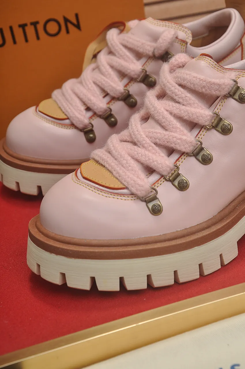 Men's shoes 💰660💶 LV Louis Vuitton 2025 autumn and winter new couple's new style, the original version is developed one to one, retro fashion, handsome and cool mountaineering derby shoes are out of stock 👍 💎 Material: imported first-layer cowhide 💎 Lining: imported lambskin 💎 Outsole: original molded TR non-slip sole 💎 Bottom height: 3.5cm 💎 Shoe size: 35-45 for both men and women